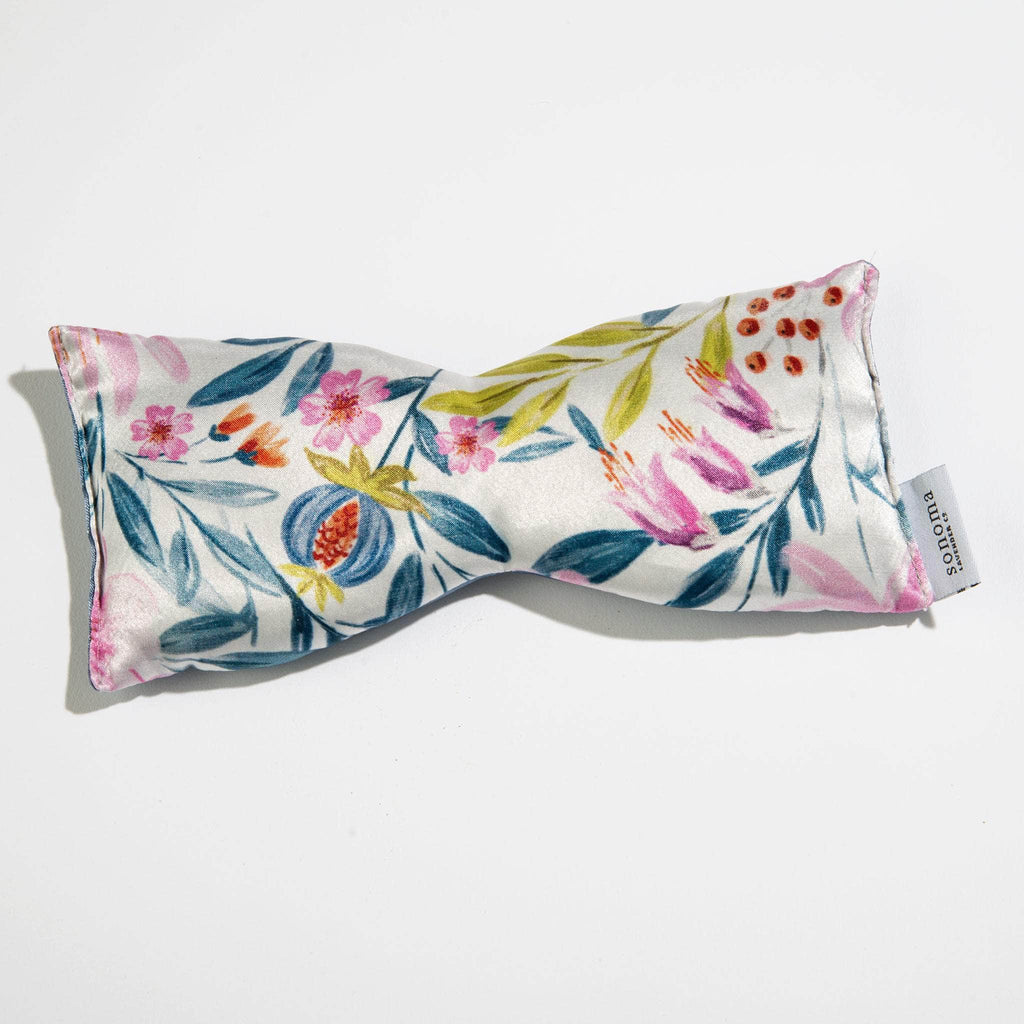 Relax and unwind with our Lavender Eye Pillow, infused with soothing lavender for a calming, spa-like experience at home. Perfect for stress relief, better sleep, and soothing tired eyes.